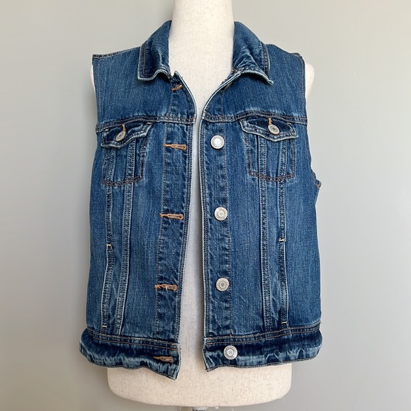 American Eagle Outfitters Jackets & Blazers - American Eagle Crop Sleeveless Jean Jacket- Size XL